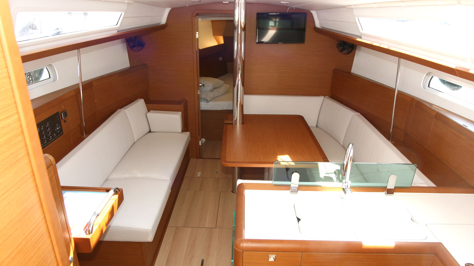 Photo #9 - Sun Odyssey 389 - 2 cab. (Tara) in Krk - 44534