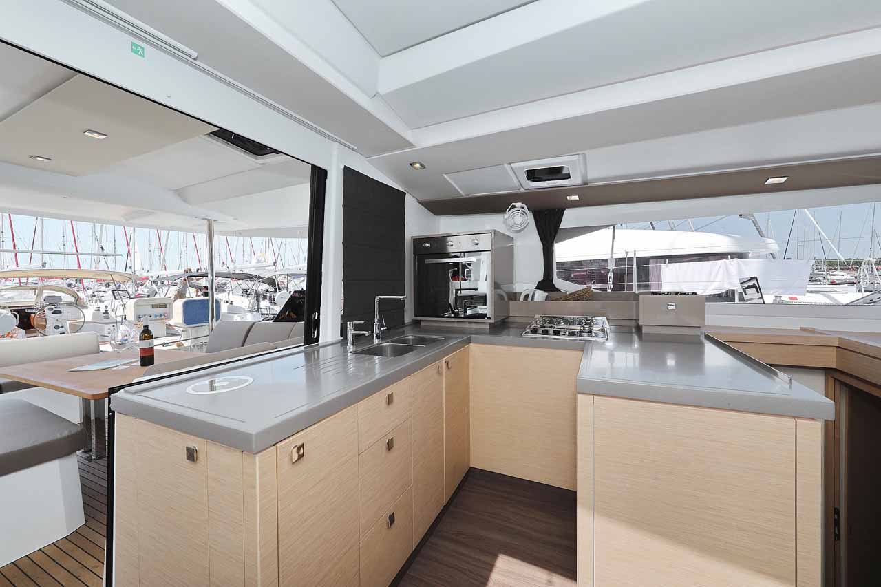 Photo #16 - Fountaine Pajot Astrea 42 (Bella V) en Biograd - 44606