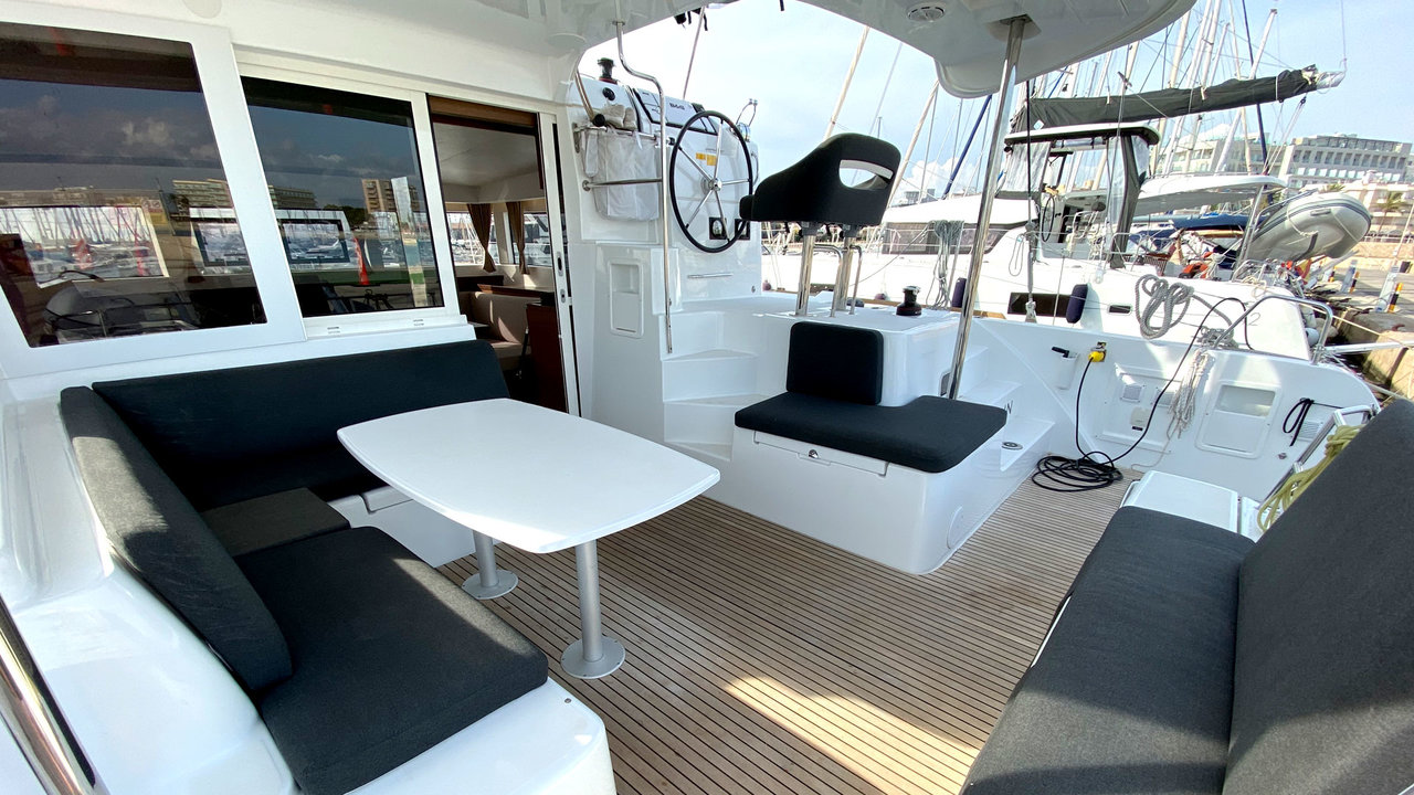 Photo #4 - Lagoon 40 - 4 + 1 cab. (Sunrise) in Palma - 44669