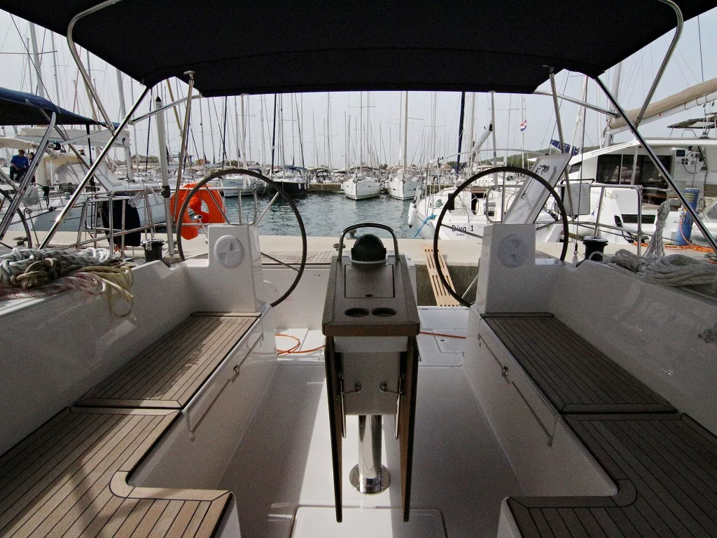 Bavaria C45 - 5 cab. (Twiggy)  - 2
