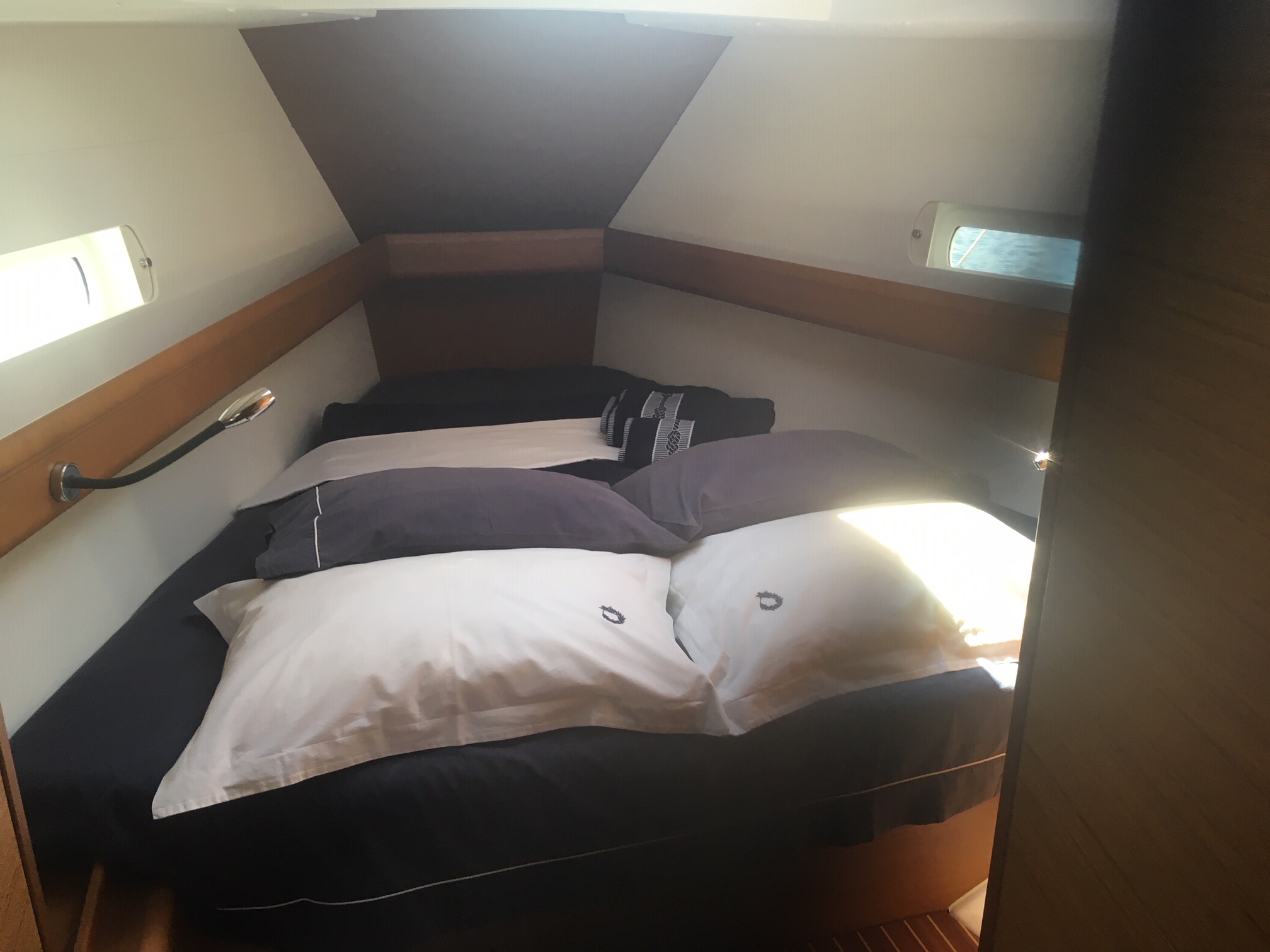 Photo #14 - Sun Odyssey 419 - 3 cab. (Anerada) in Atene - 44688