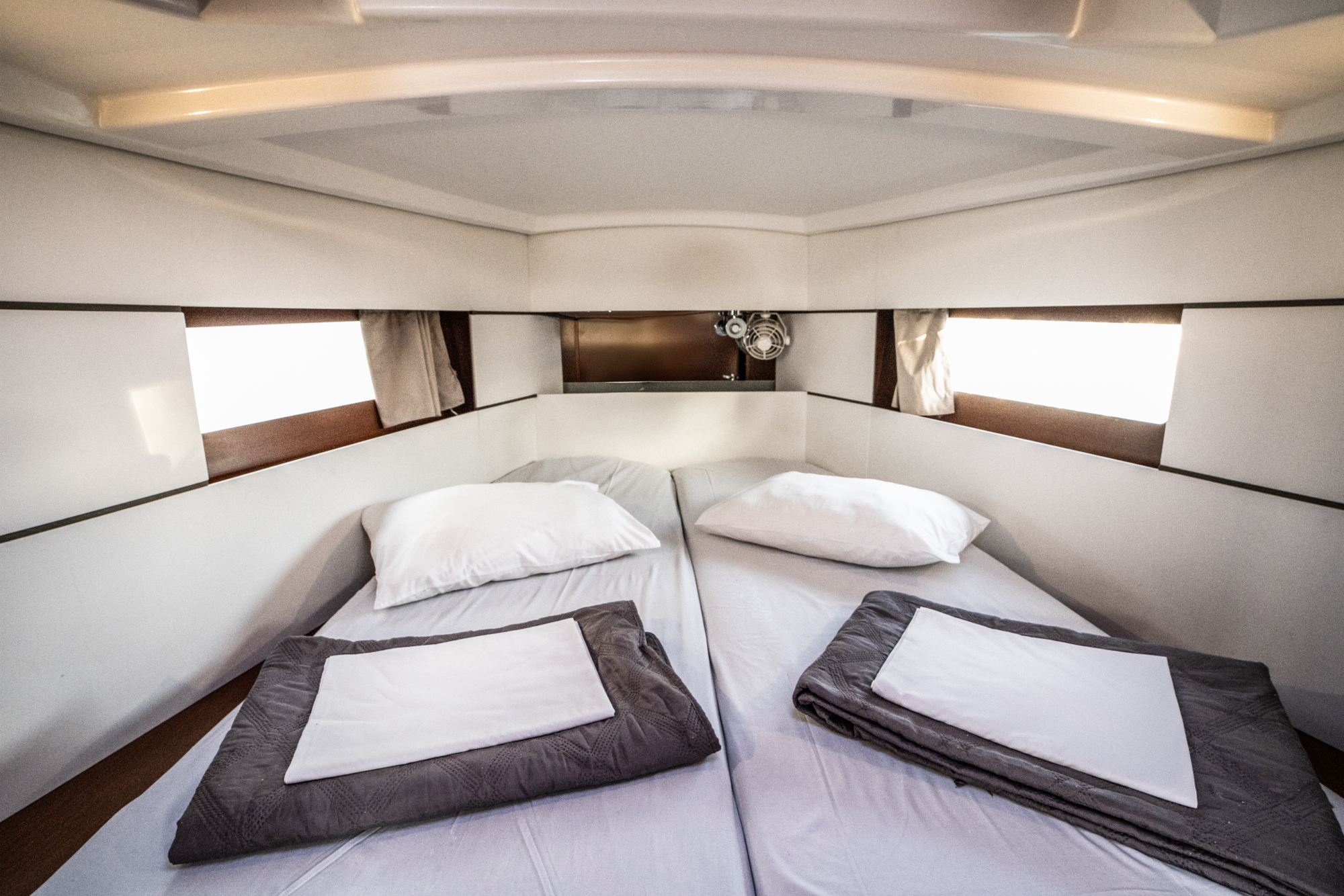 Photo #17 - Oceanis 38.1 (Rania) en Athènes - 44689