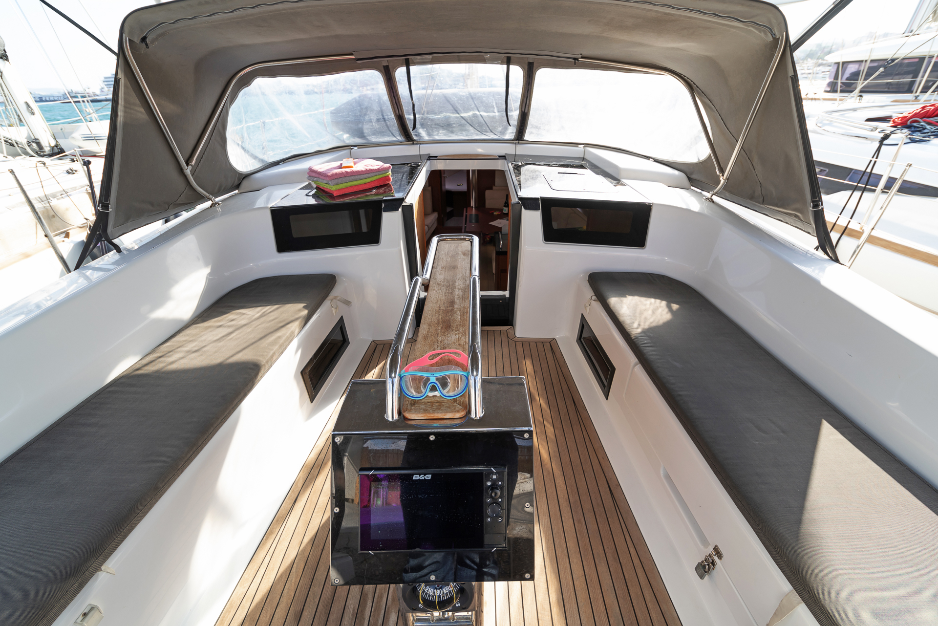 Photo #19 - Hanse 418 - 3 cab. (Azur) in Lavrion - 44754