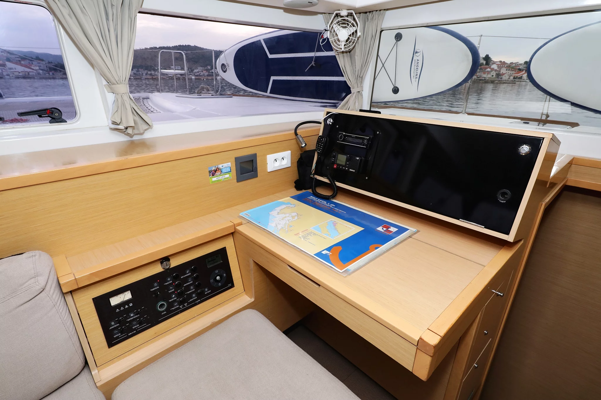 Lagoon 400 S2 - 4 + 2 cab. (Ladies First)  - 14