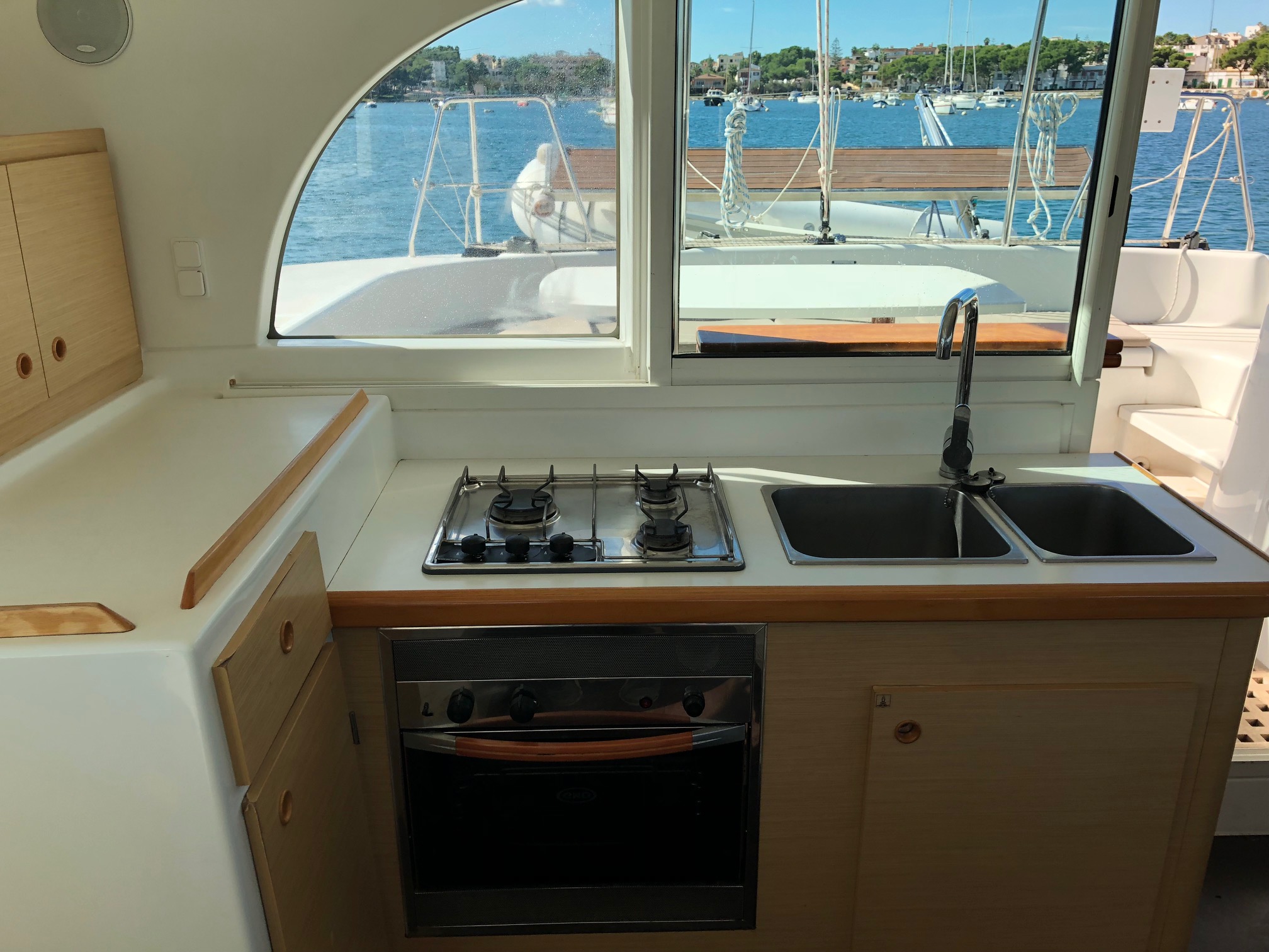 Photo #6 - Lagoon 380 S2 - 4 cab. (Blue elli) in Corfu - 44833