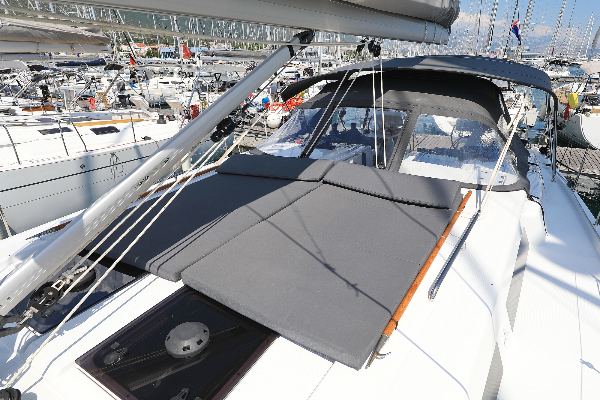 Photo #6 - Hanse 508 - 5 + 1 cab. (Attraction) en Trogir - 45165