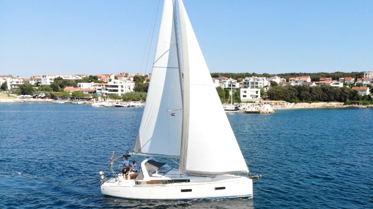 Photo #7 - Oceanis 38 - 3 cab. (Olli) in Pula - 45202