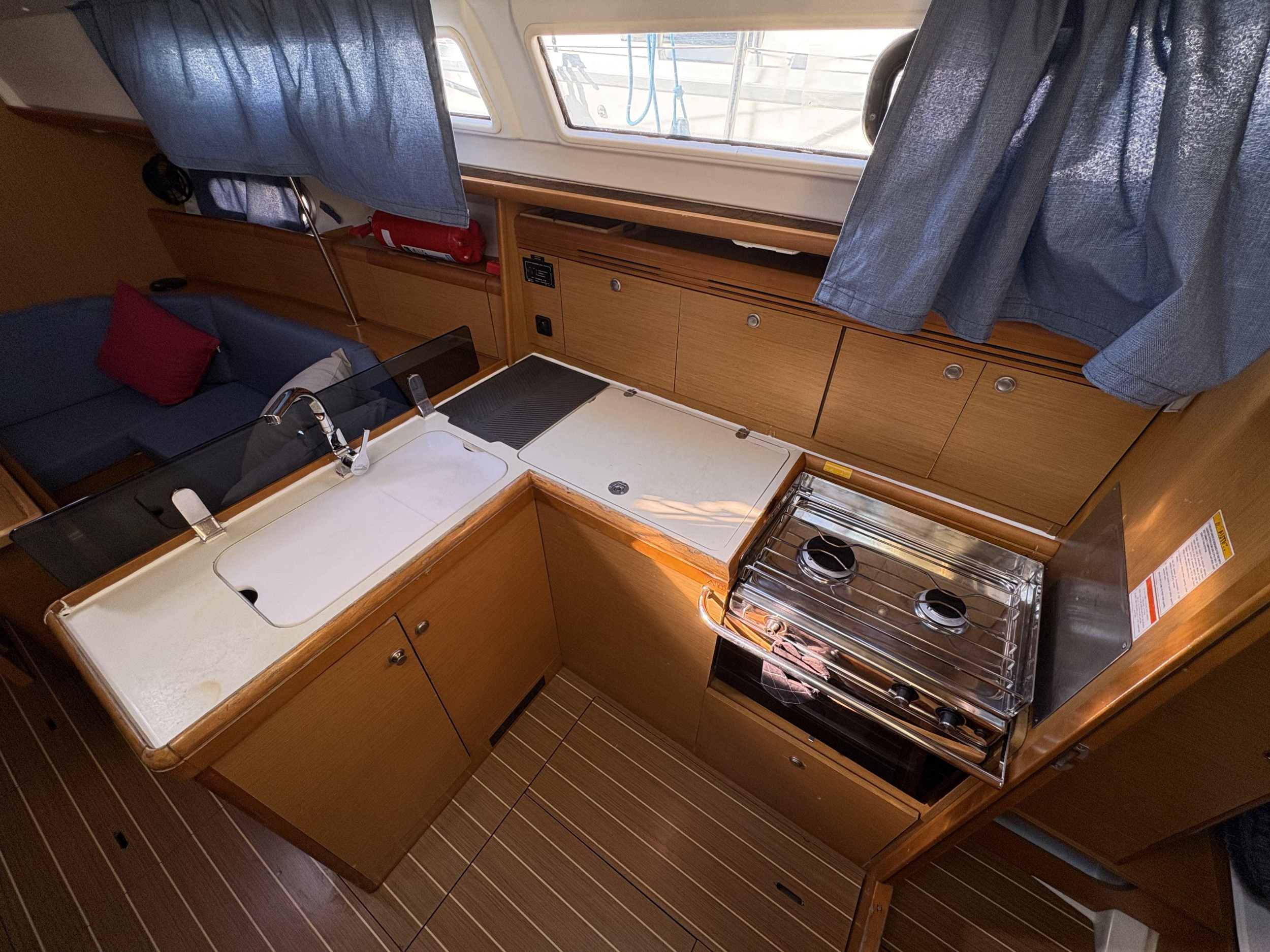 Photo #14 - Sun Odyssey 36i (Sail Mira) in Fethiye - 45234
