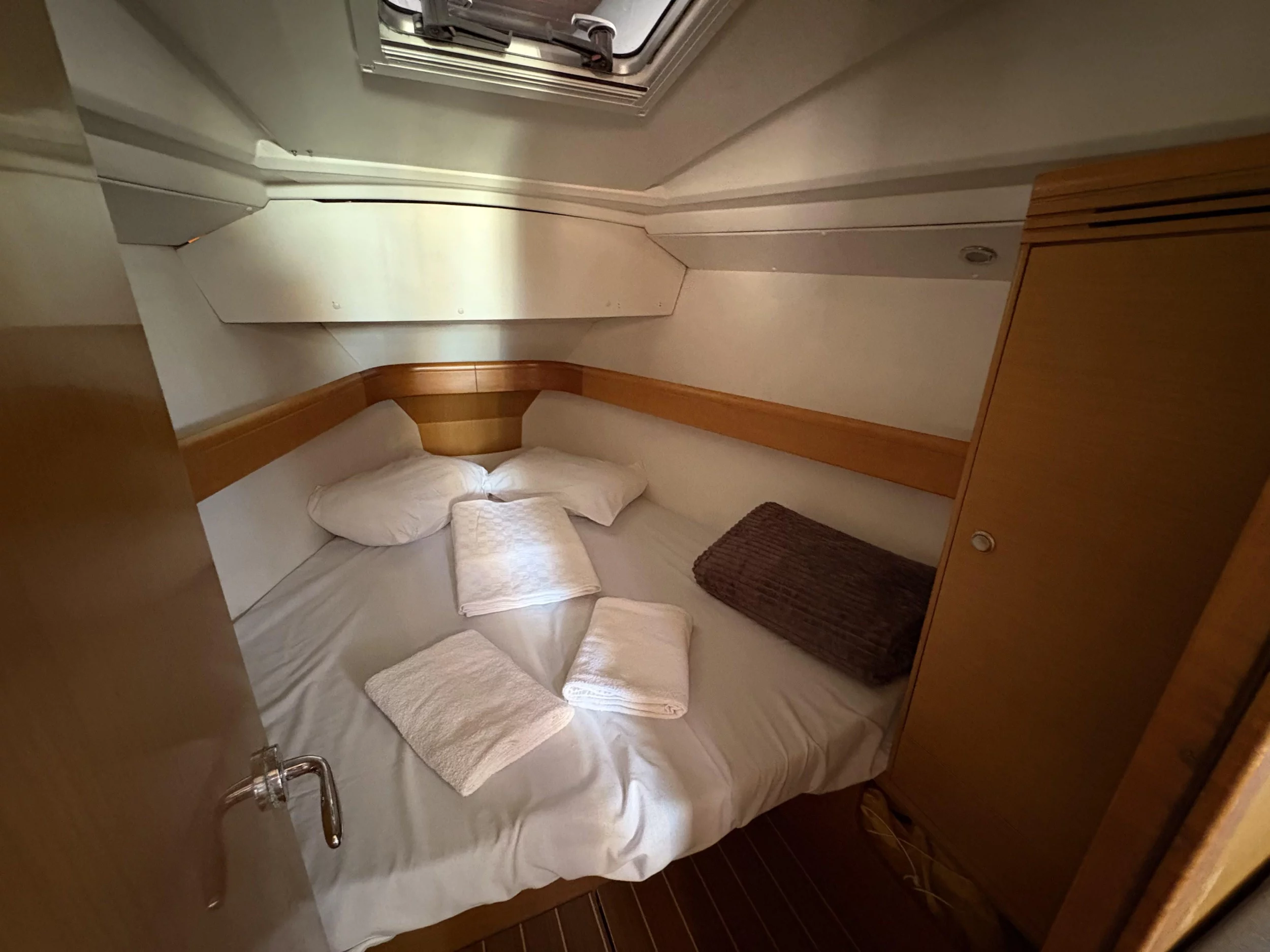 Sun Odyssey 36i (Sail Mira)  - 18