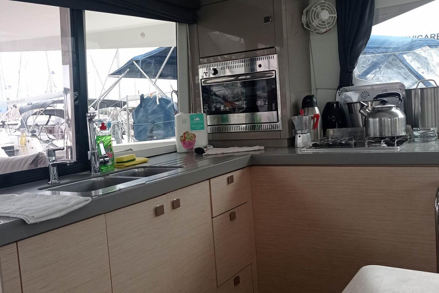 Photo #11 - Fountaine Pajot Lucia 40 - 4 cab. (From The Fields) en Nanny Cay - 45339