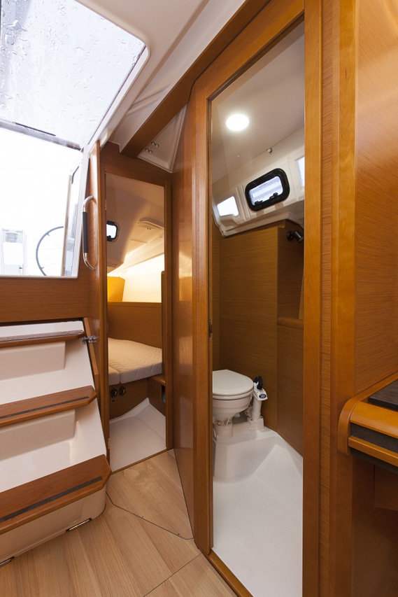 Photo #7 - Sun Odyssey 349 - 2 cab. (Glasswing) in Zara - 45353