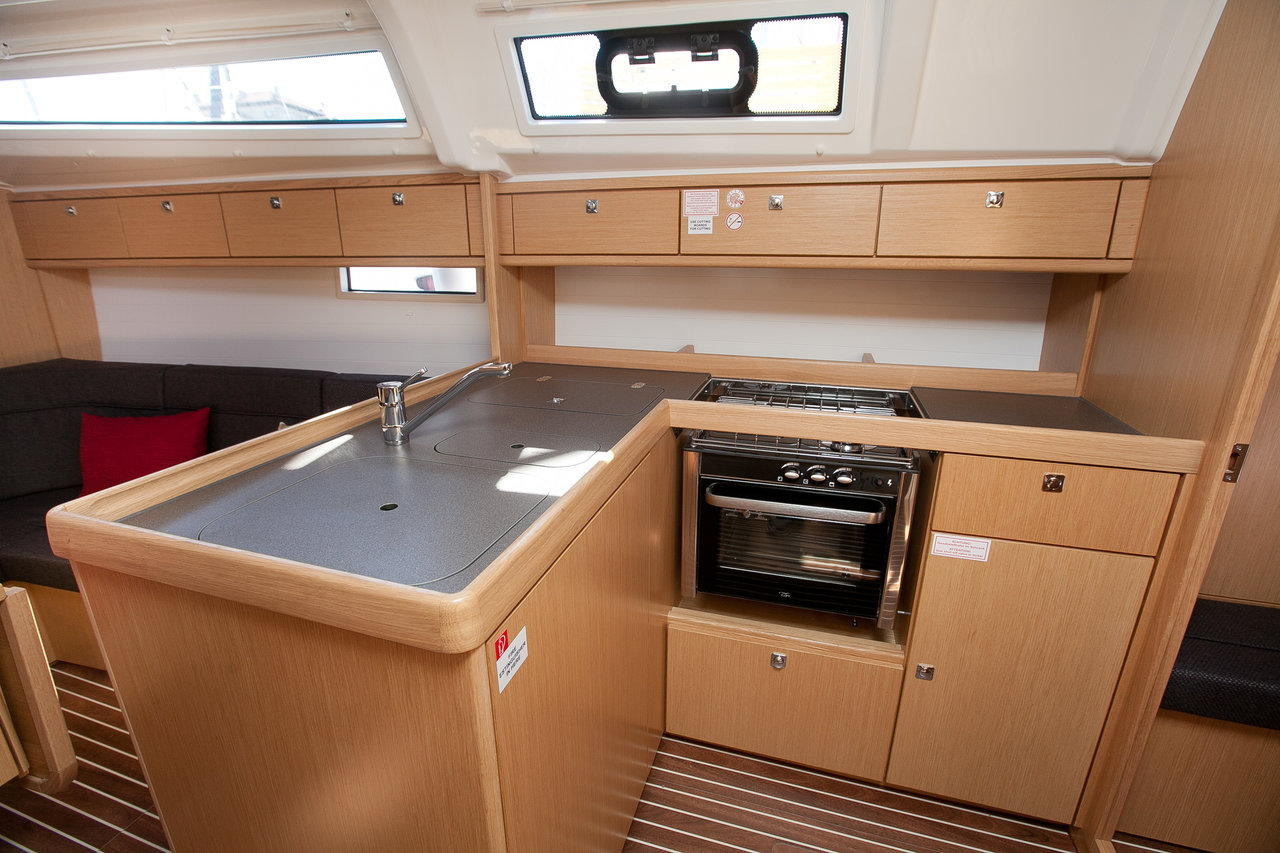 Photo #6 - Bavaria Cruiser 37 - 3 cab. (Matija) in Zara - 45356