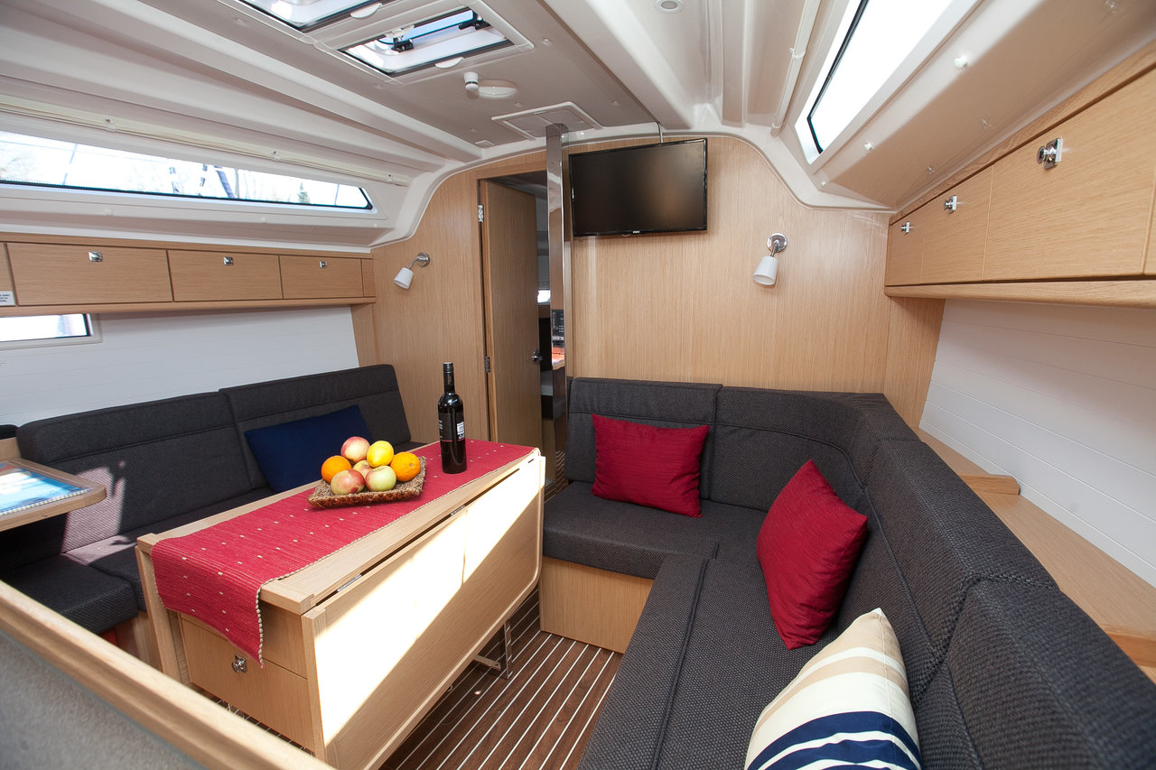 Photo #7 - Bavaria Cruiser 37 - 3 cab. (Matija) in Zara - 45356