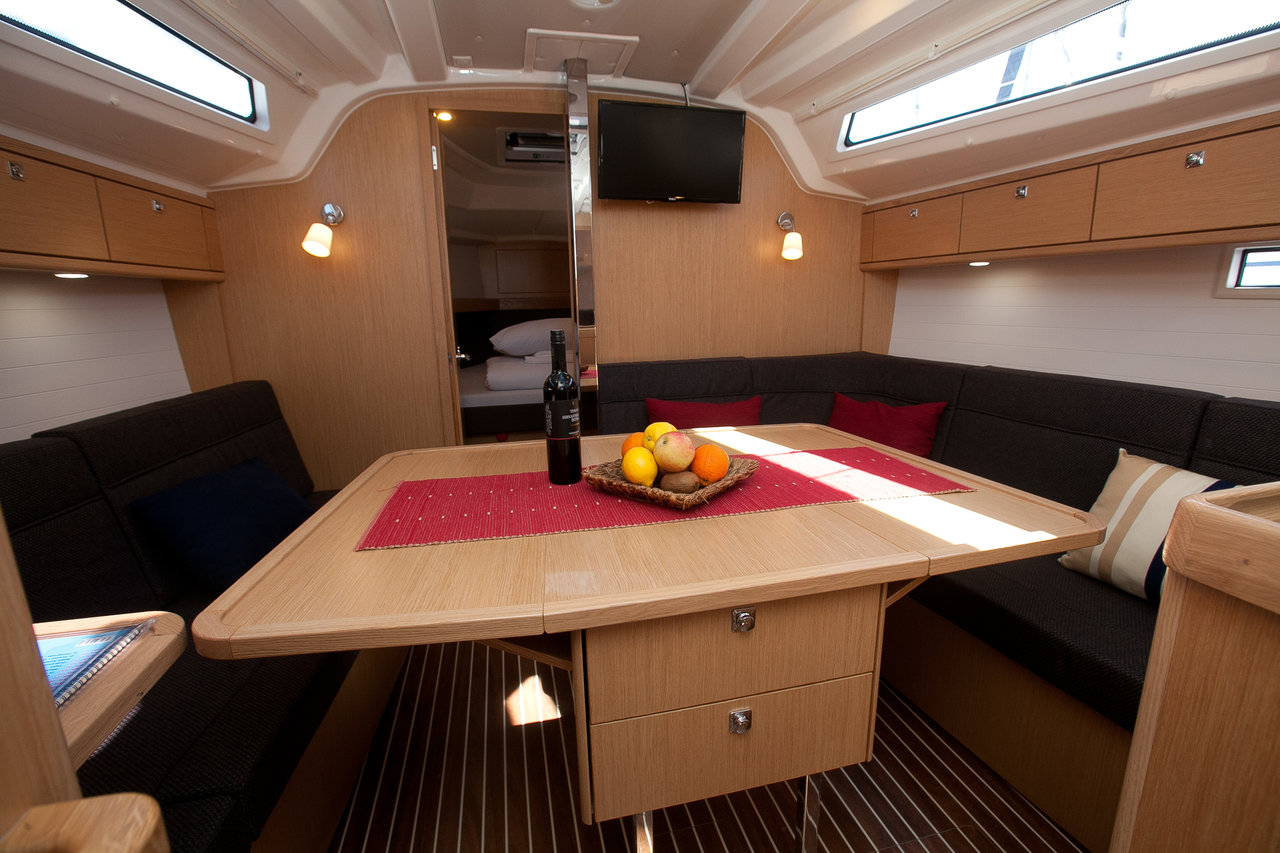 Photo #11 - Bavaria Cruiser 37 - 3 cab. (Matija) in Zara - 45356