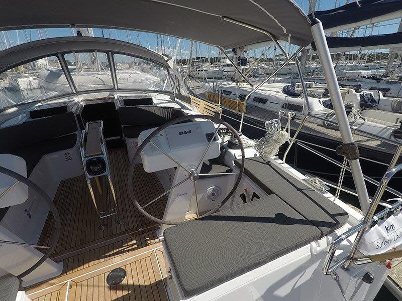 Photo #4 - Hanse 458 - 3 cab. (Summer wind) in Sibenik - 45362