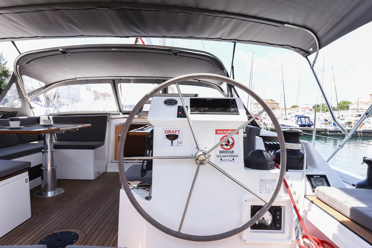 Photo #12 - Bavaria C50 Style - 3 + 1 cab. (Ya) en Zadar - 45699