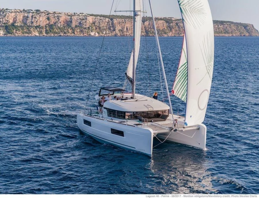 Lagoon 40 - 4 + 2 cab (Nathalie - Cabin charter starboard bow)  - 6