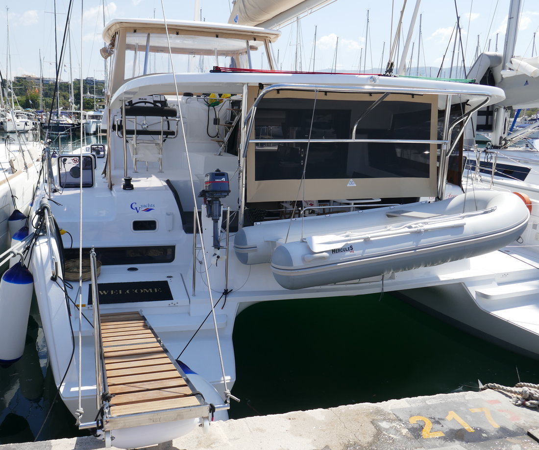 Photo #5 - Lagoon 42 - 4 + 2 cab. (Coral Seas) in Lavrion - 45812