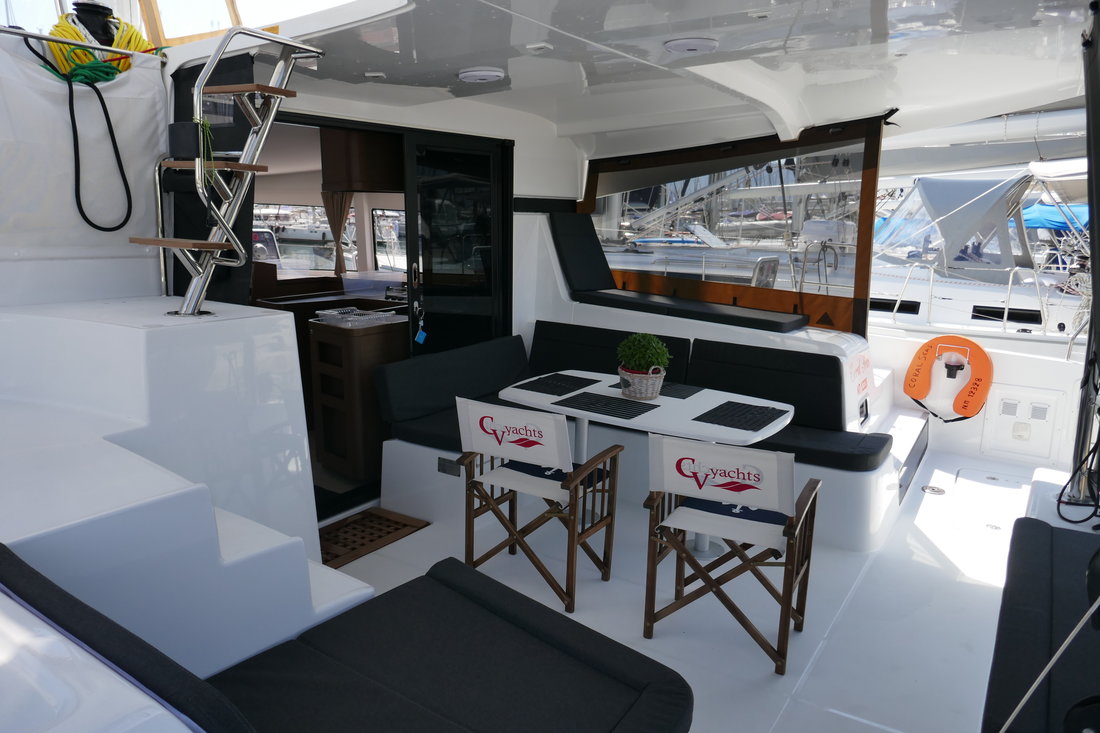 Photo #6 - Lagoon 42 - 4 + 2 cab. (Coral Seas) in Lavrion - 45812
