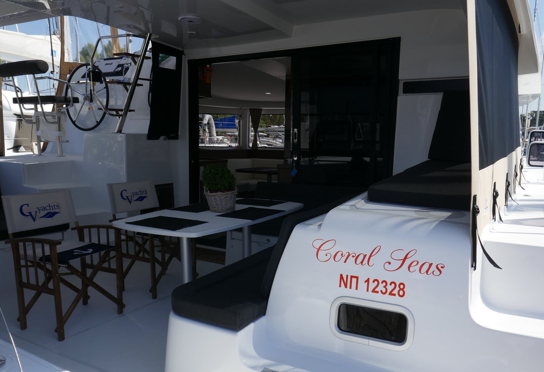 Photo #7 - Lagoon 42 - 4 + 2 cab. (Coral Seas) in Lavrion - 45812