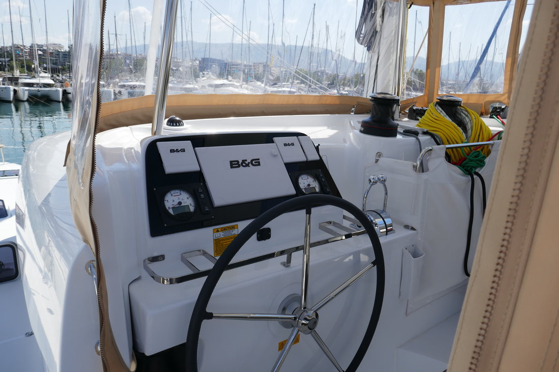 Photo #8 - Lagoon 42 - 4 + 2 cab. (Coral Seas) in Lavrion - 45812
