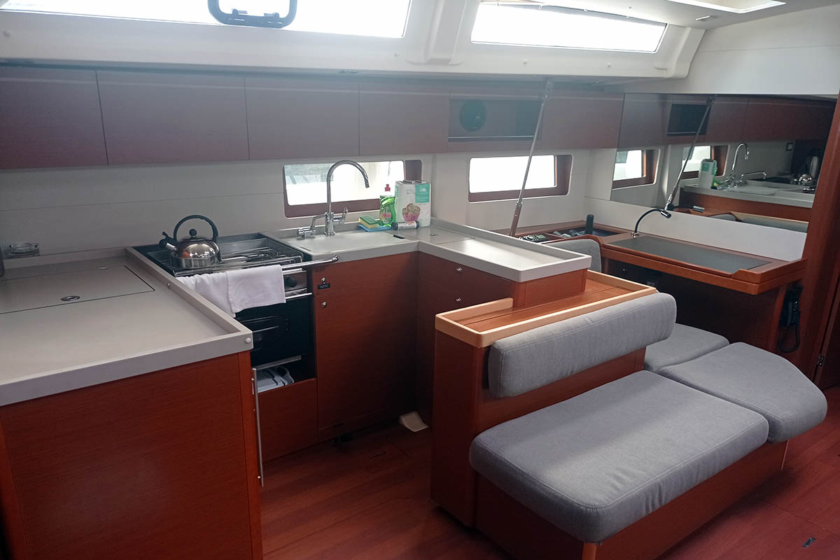 Photo #8 - Oceanis 51.1 - 5 + 1 cab. (Salma) in Trogir - 46136