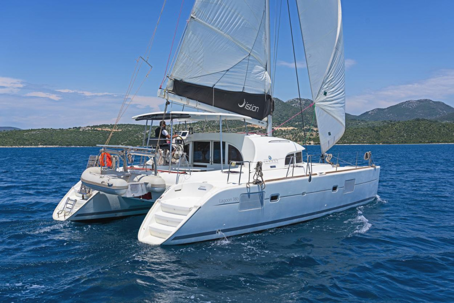 Photo #6 - Lagoon 380 - 4 + 2 cab. (Golf Charlie) en Lefkada - 46441