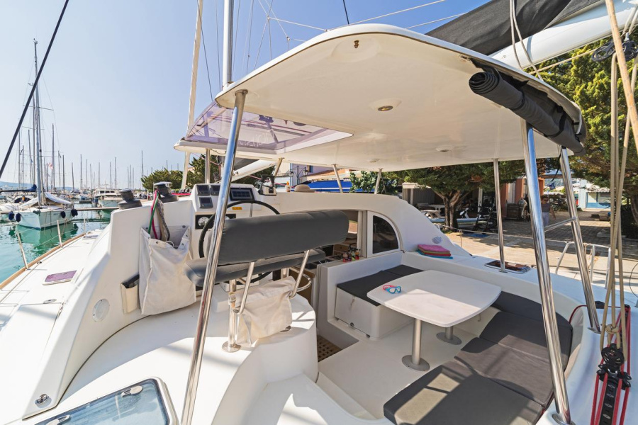 Photo #10 - Lagoon 380 - 4 + 2 cab. (Golf Charlie) en Lefkada - 46441