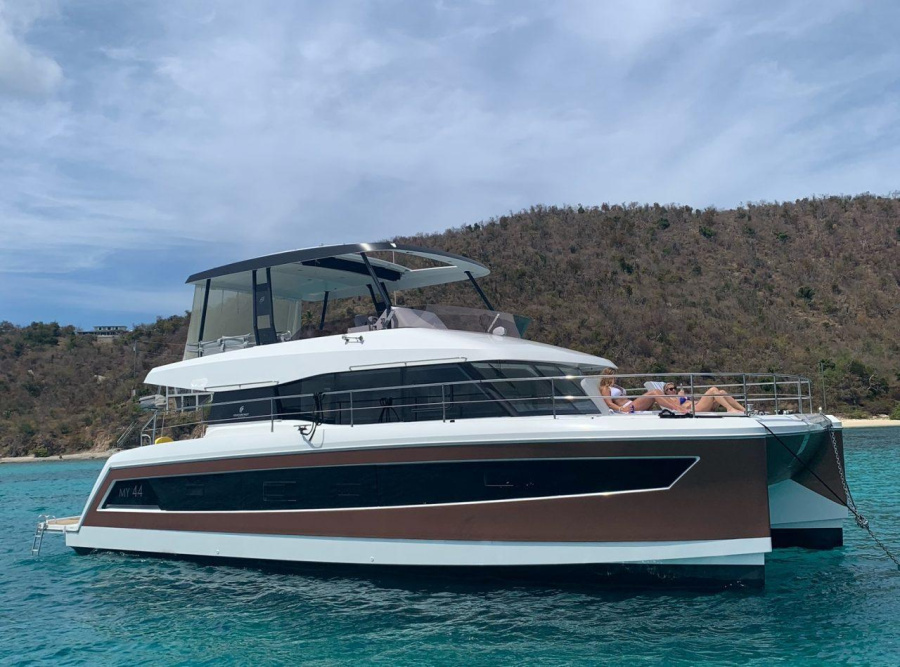 Photo #1 - MY 44 Maestro (48ft) (Elysium) en Tortola - 53352