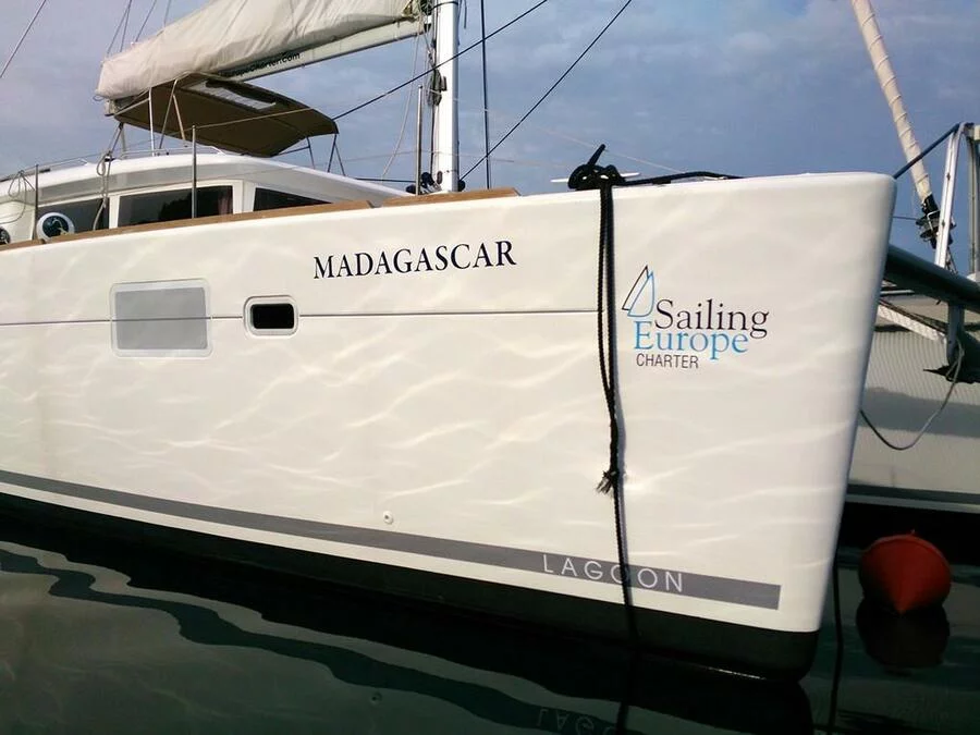 Lagoon 450 (sails 2019) (Madagascar)  - 3