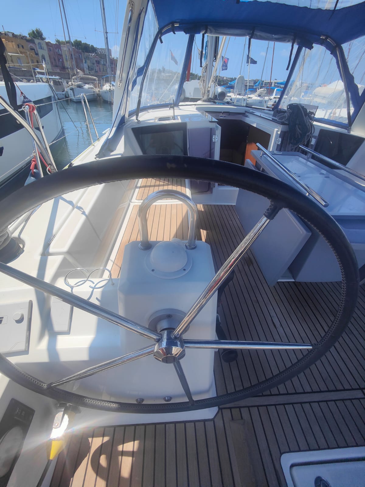 Photo #5 - Oceanis 41.1 (Paulina) en Procida - 48972