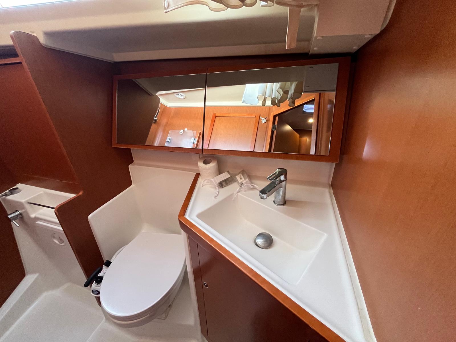 Photo #6 - Oceanis 41.1 (Malika) in Cannigione - 48973
