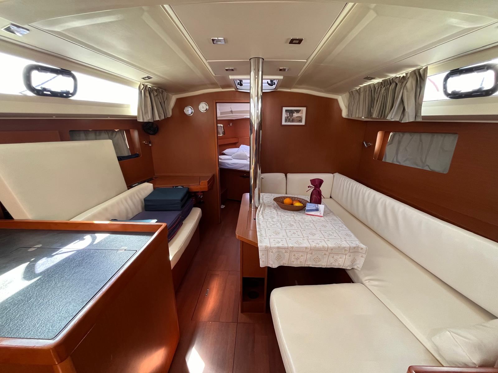 Photo #4 - Oceanis 41.1 (Malika) in Cannigione - 48973