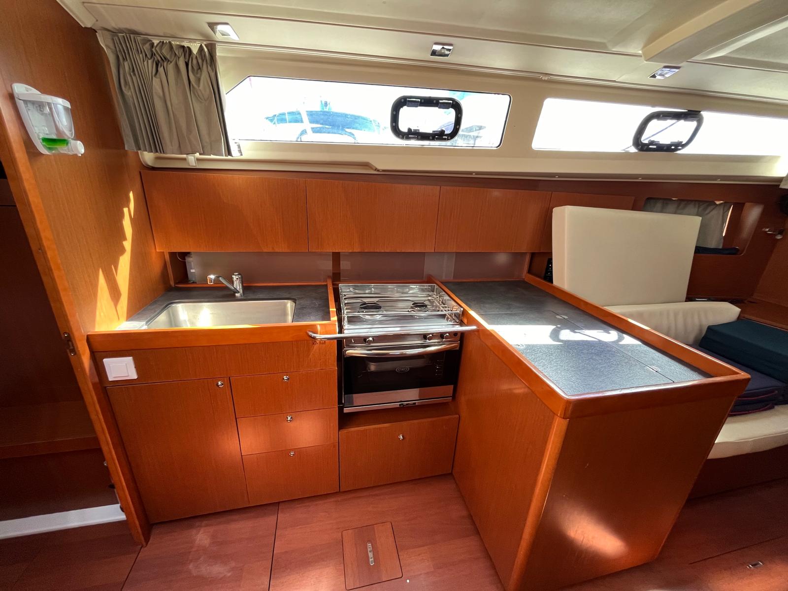 Photo #2 - Oceanis 41.1 (Malika) in Cannigione - 48973