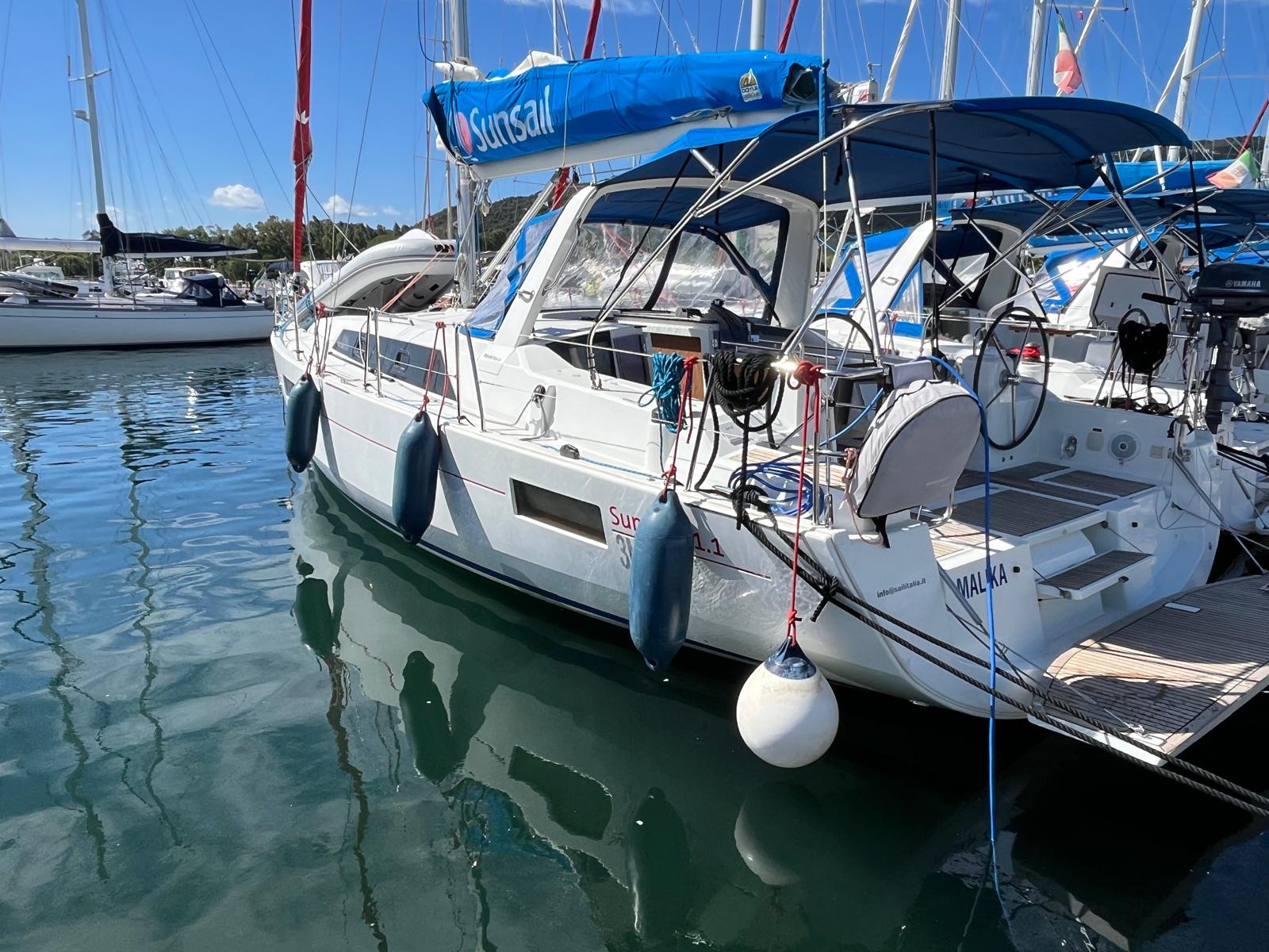 Photo #3 - Oceanis 41.1 (Malika) in Cannigione - 48973