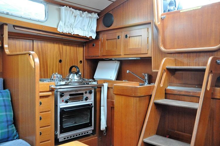 Photo #5 - Hallberg Rassy 36 (Aeolus) in Hamble-le-Rice - 49697