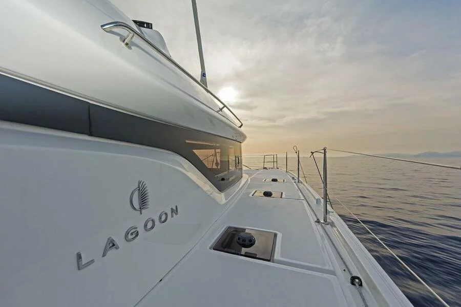 Lagoon 50 AC & GEN & WM (LAGOON 50)  - 12