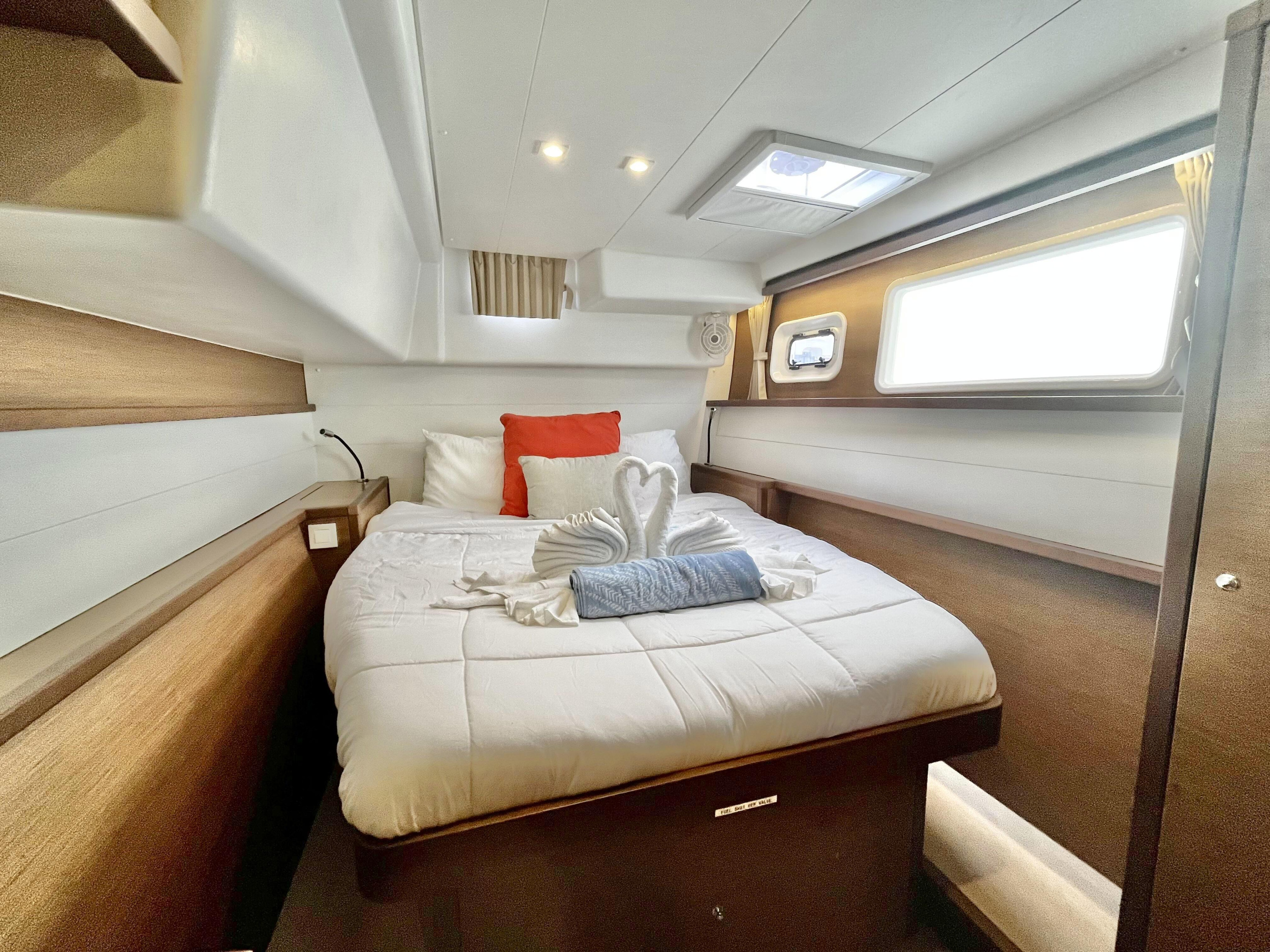 Photo #5 - Lagoon 450 (LUNA MIA) in Road Town - 50572