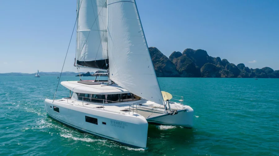 Lagoon 42 (Cloud Dancer)  - 0