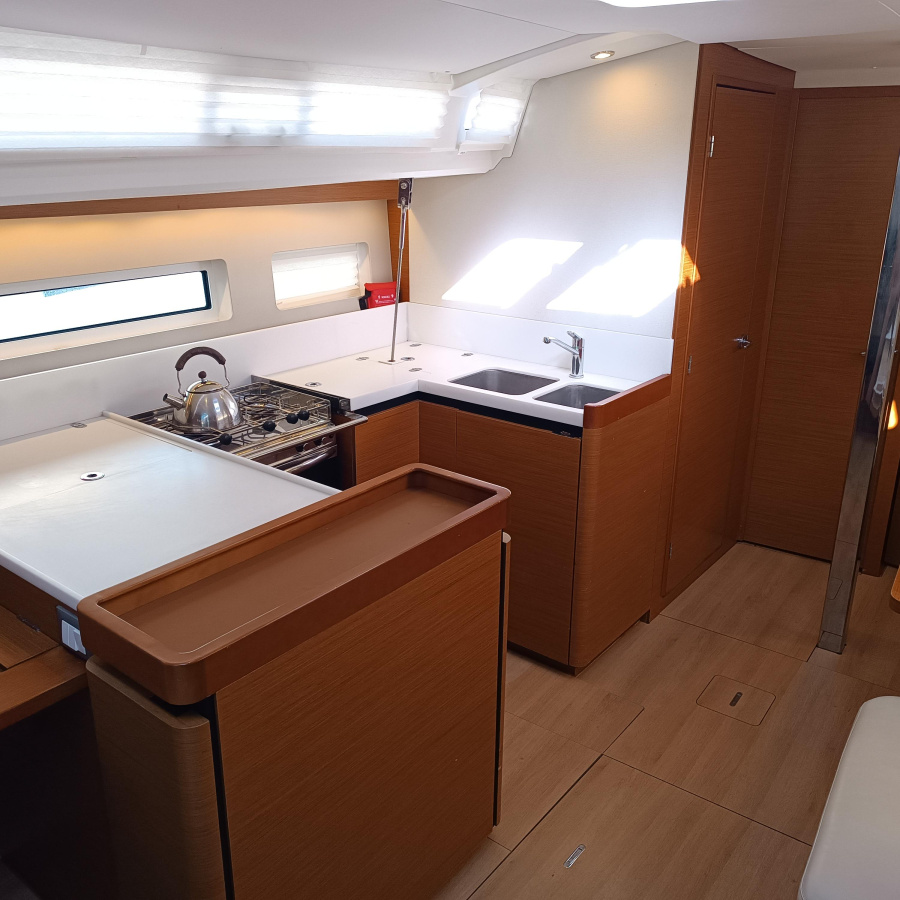 Photo #4 - Sun Odyssey 440 (Palummella) in Portorosa - 51058