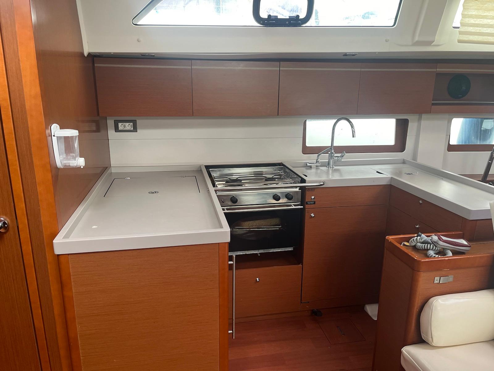 Photo #6 - Oceanis 51.1 (Malafemmena) in Cannigione - 51094