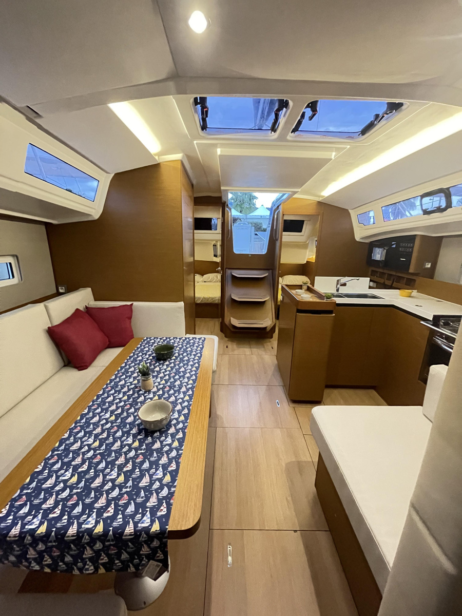 Photo #8 - Sun Odyssey 410 (Ariel) in Salerno - 52045