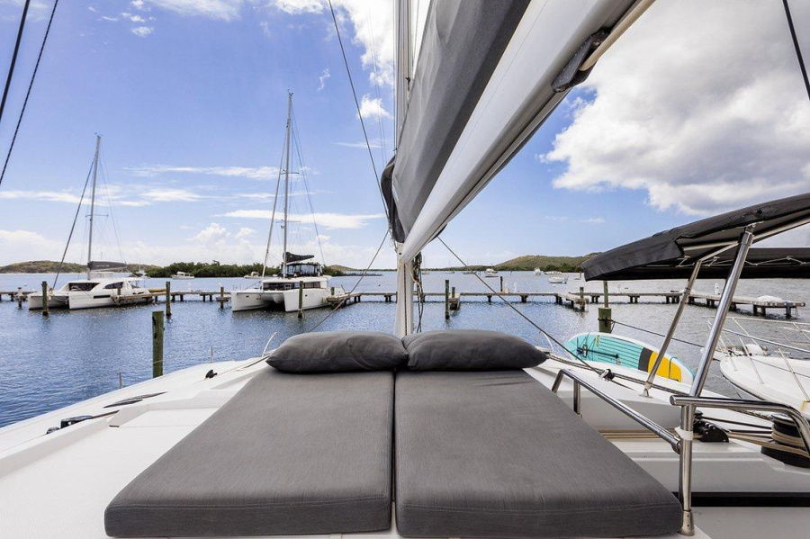 Photo #12 - Saona 47 (SUN AND STARS) in St. Thomas - 52934