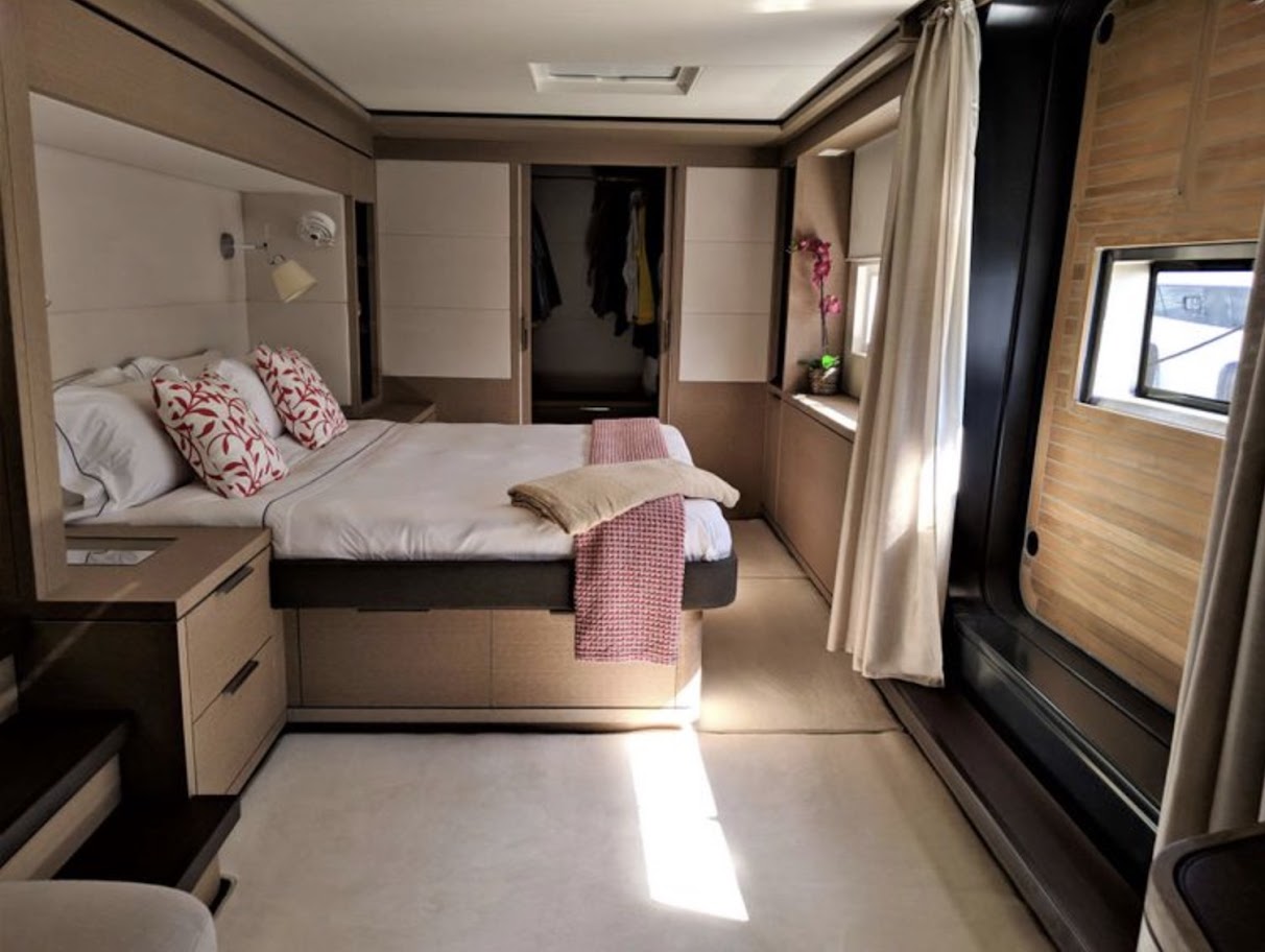 Photo #4 - Lagoon 78 Crewed (JUST MARIE II) in Athens - 54257
