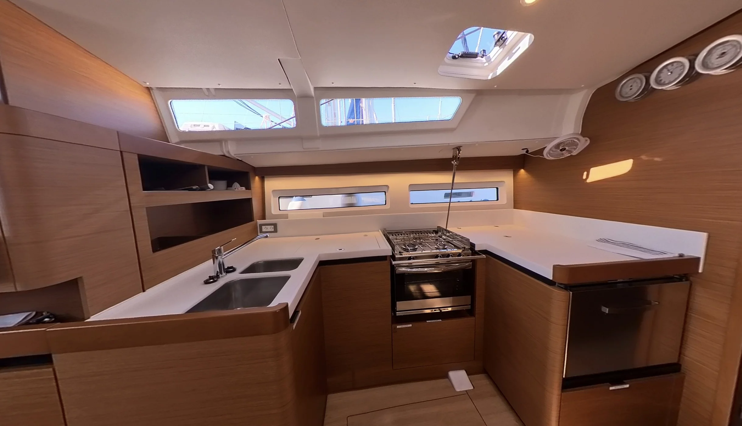 Sun Odyssey 490 (Alboran Vino Blanco)  - 2