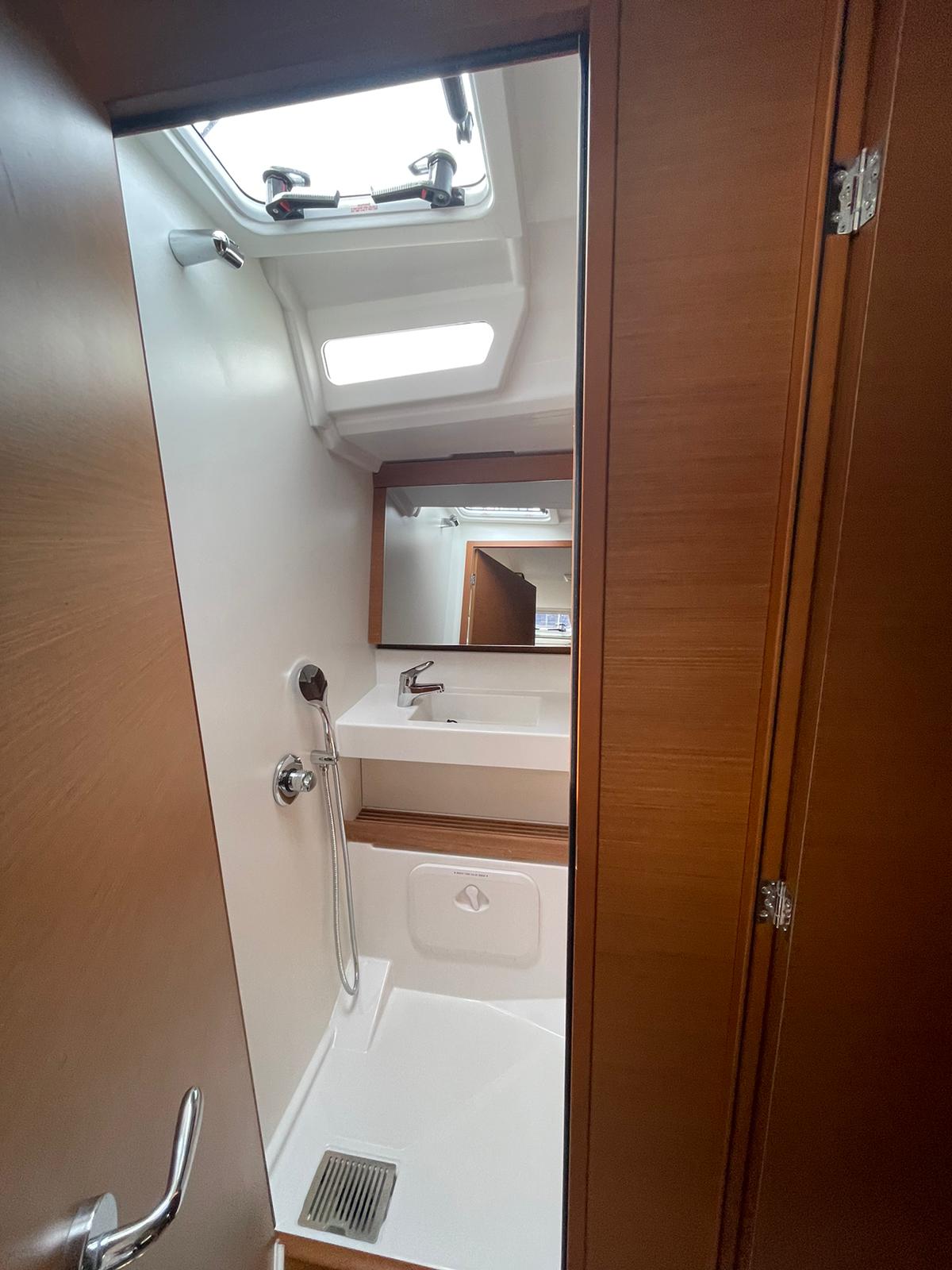 Photo #5 - Sun Odyssey 440 (Alboran Amaretto) in Palma - 54676