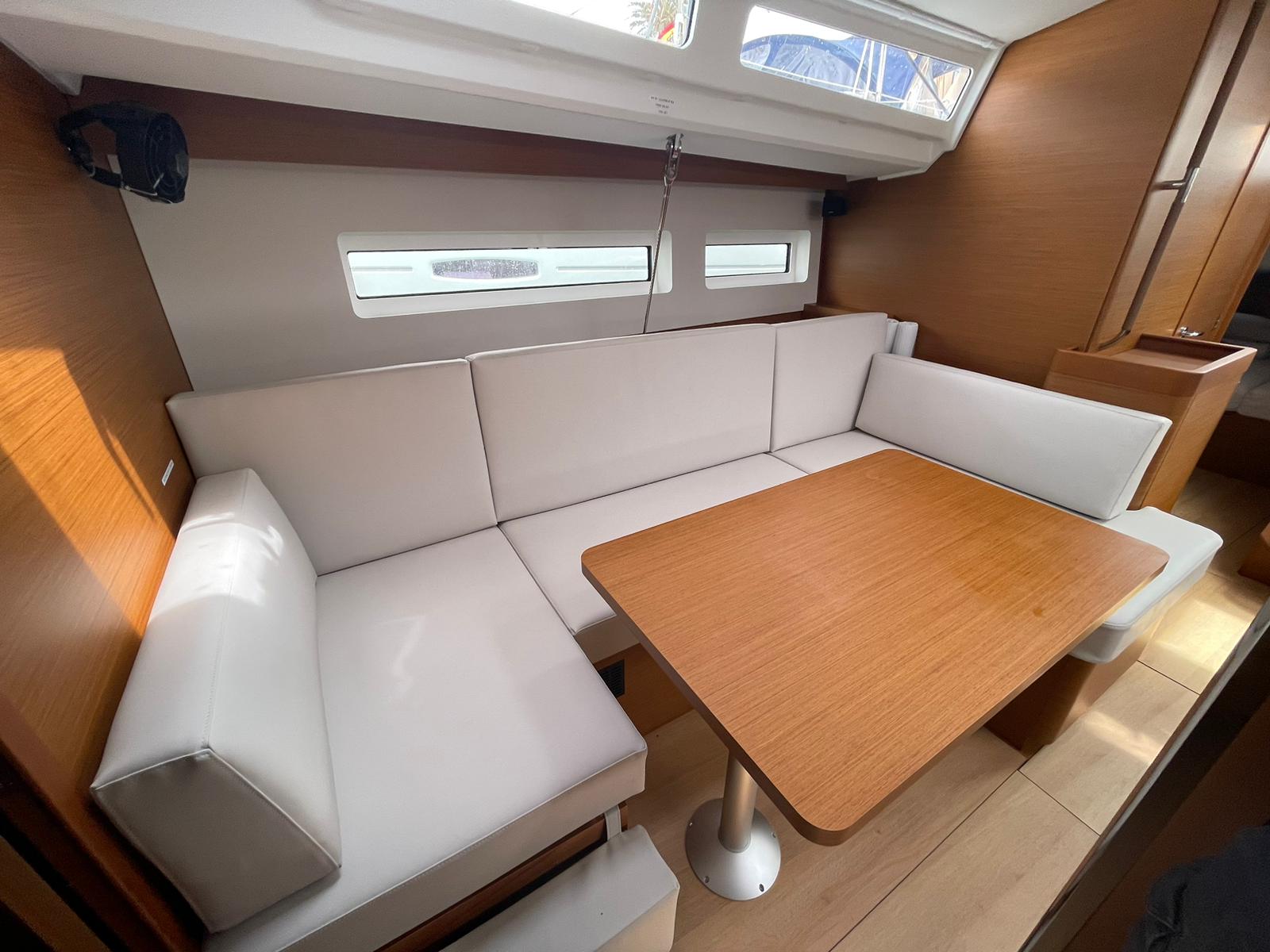 Photo #7 - Sun Odyssey 440 (Alboran Amaretto) in Palma - 54676