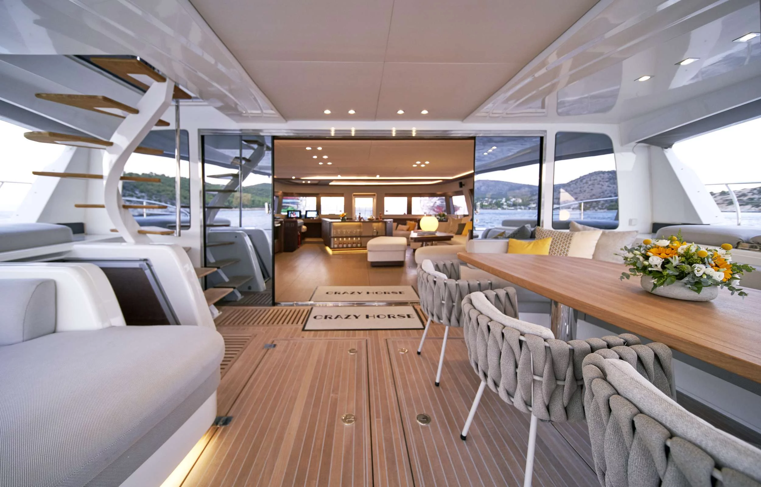 Lagoon 78 power crewed (CRAZY HORSE)  - 3