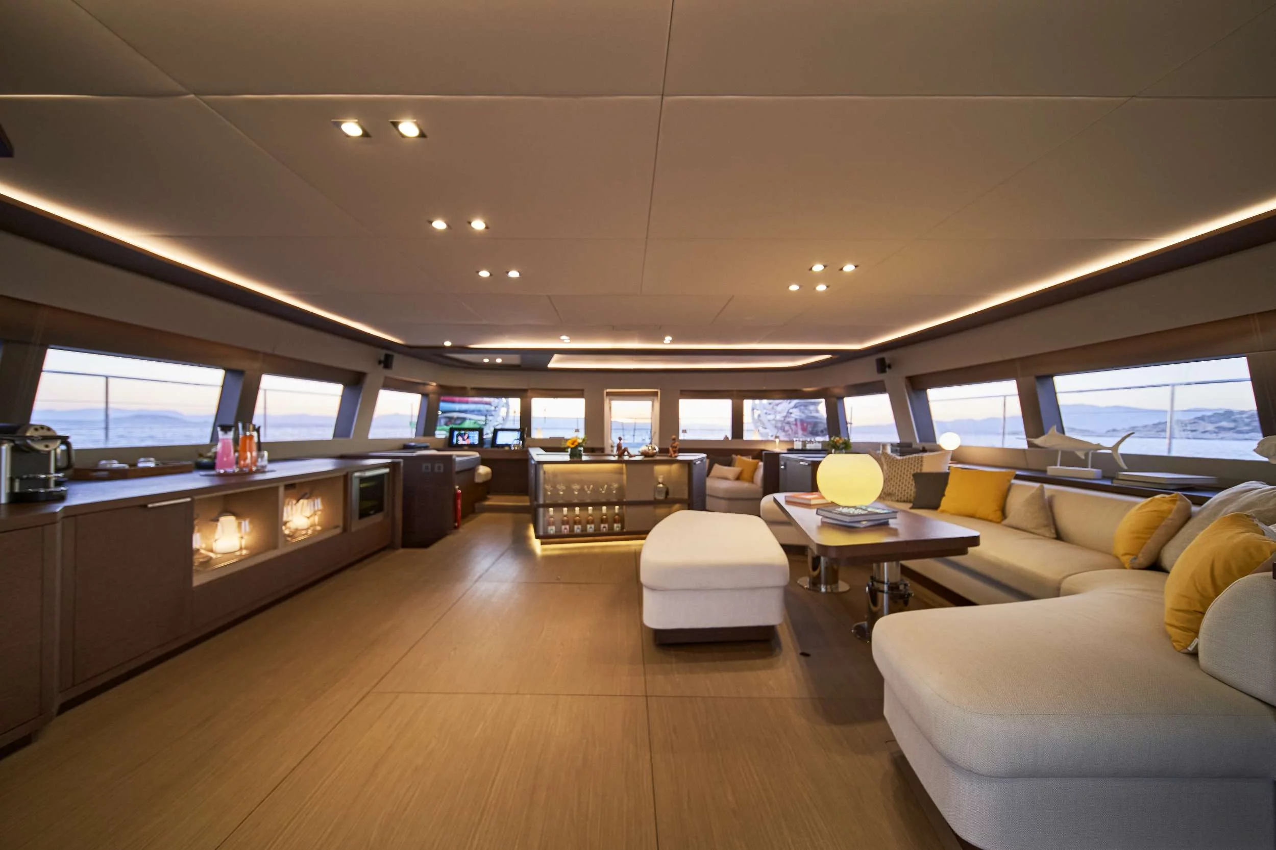 Lagoon 78 power crewed (CRAZY HORSE)  - 13