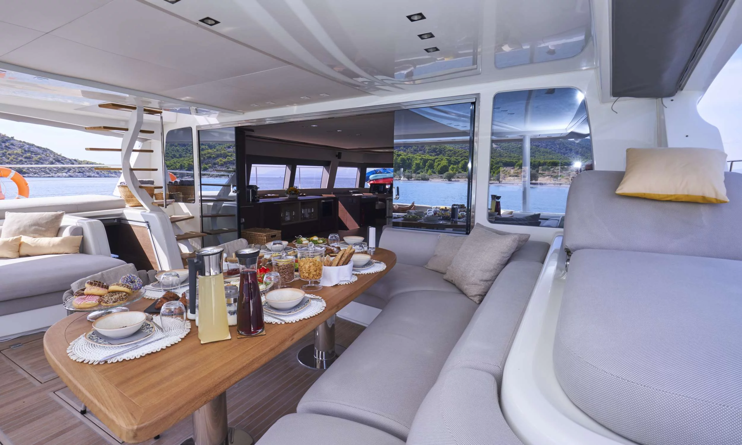 Lagoon 78 power crewed (CRAZY HORSE)  - 10